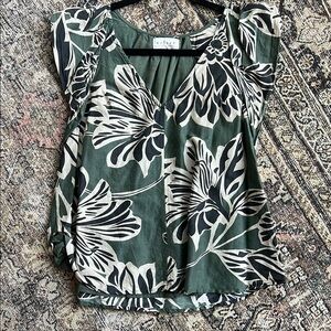 Velvet by Graham & Spencer Forest Green Floral V-Neck Cap Sleeve Blouse